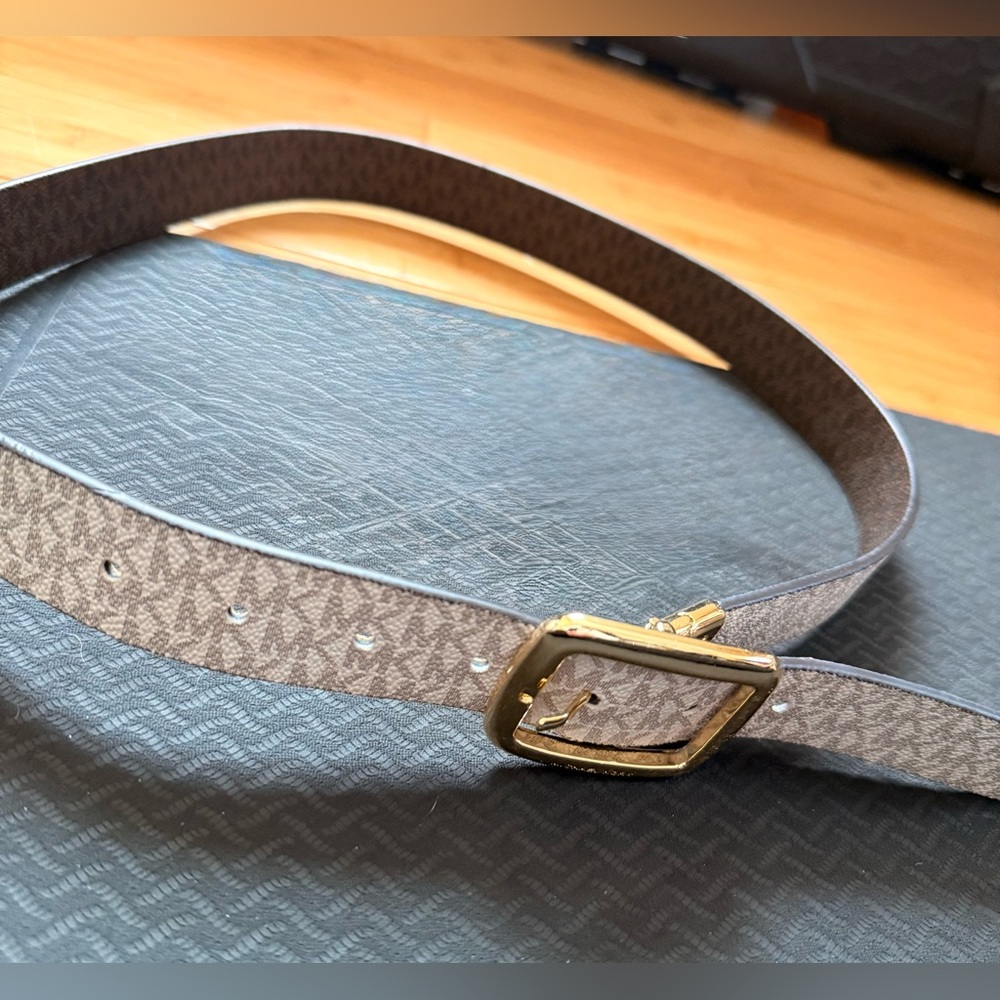 Michael Kors Reversible Logo-Print Women's Belt with Gold Buckle - Picture 4 of 4